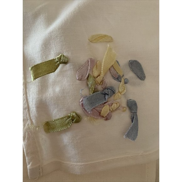 2 Silk Ribbon Embroidered Cotton Napkins 16” x 18” Flowers - Picture 4 of 7